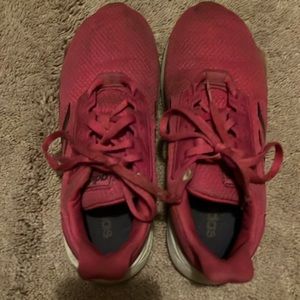 I’m selling adidas in the color dark pink barely worn